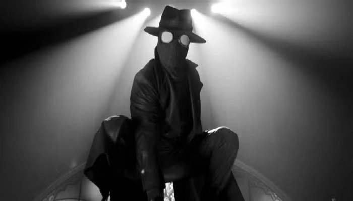 نمایی از عناصر برجسته سریال Spider-Noir شامل فضاسازی نوآر، روایت کارآگاهی و فیلمبرداری سینمایی
