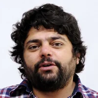 شاهد احمدلو